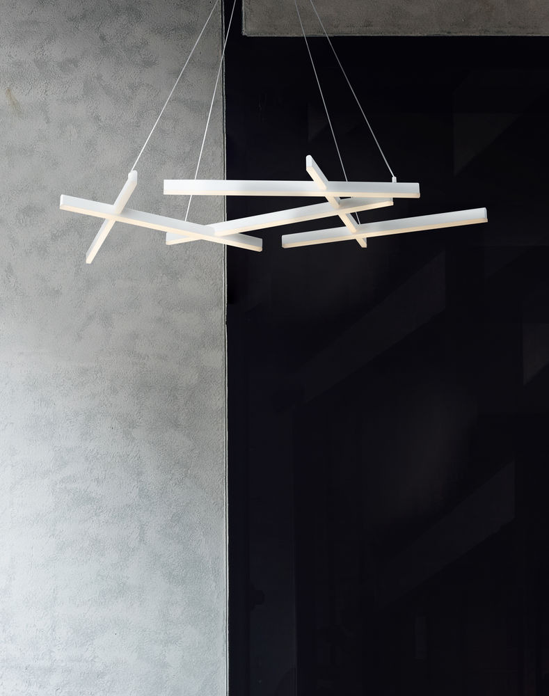 Suspension Line 2 en aluminium au design contemporain par Maytoni Suspension Line 2 en aluminium au design contemporain par Maytoni