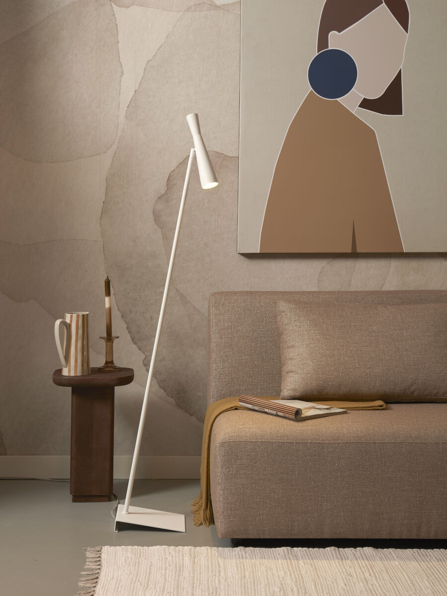 Lampadaire Bordeaux en métal au design contemporain par It's About Romi Lampadaire Bordeaux en métal au design contemporain par It's About Romi