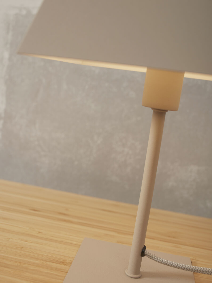 Lampe à poser Perth en métal au design vintage par It's About Romi Lampe à poser Perth en métal au design vintage par It's About Romi