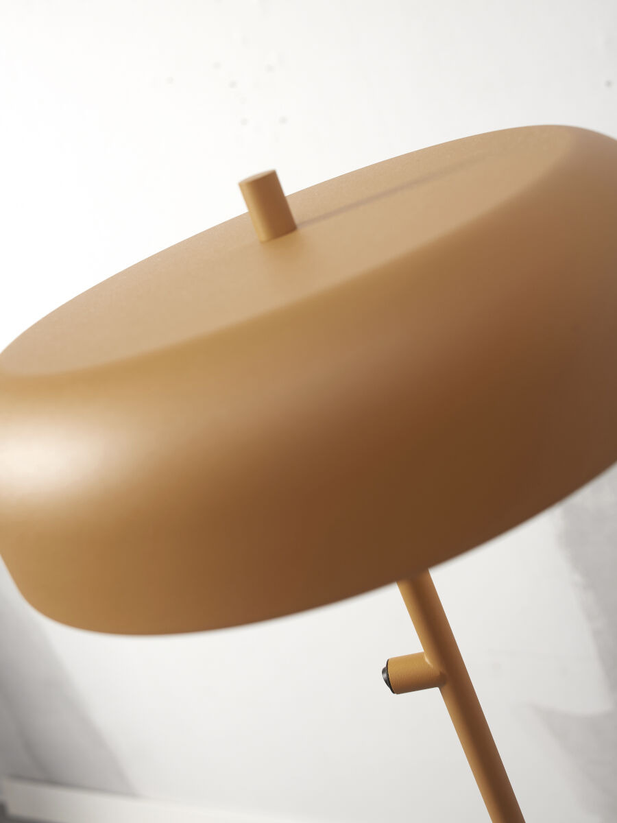 Lampadaire Porto en métal au design contemporain par It's About Romi