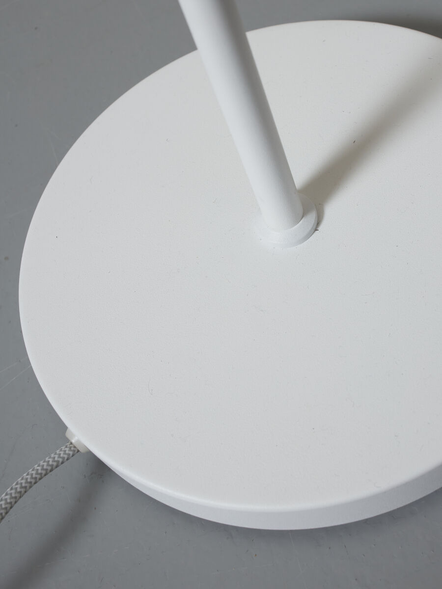 Lampadaire Porto en métal au design contemporain par It's About Romi