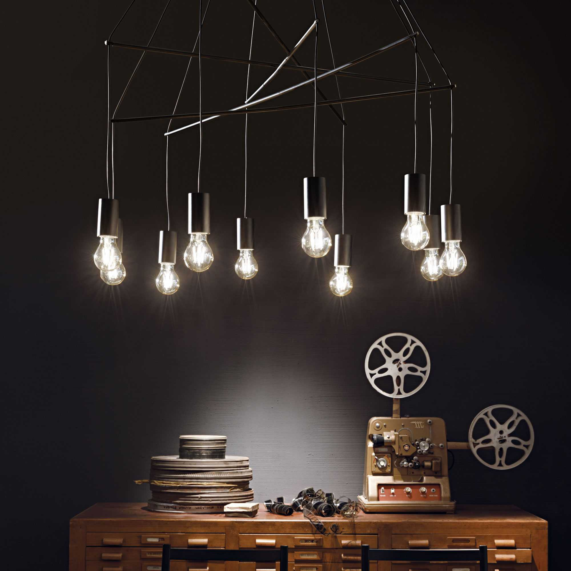 Suspension Bouquet 10 lampes réglables en métal pour un design contemporain