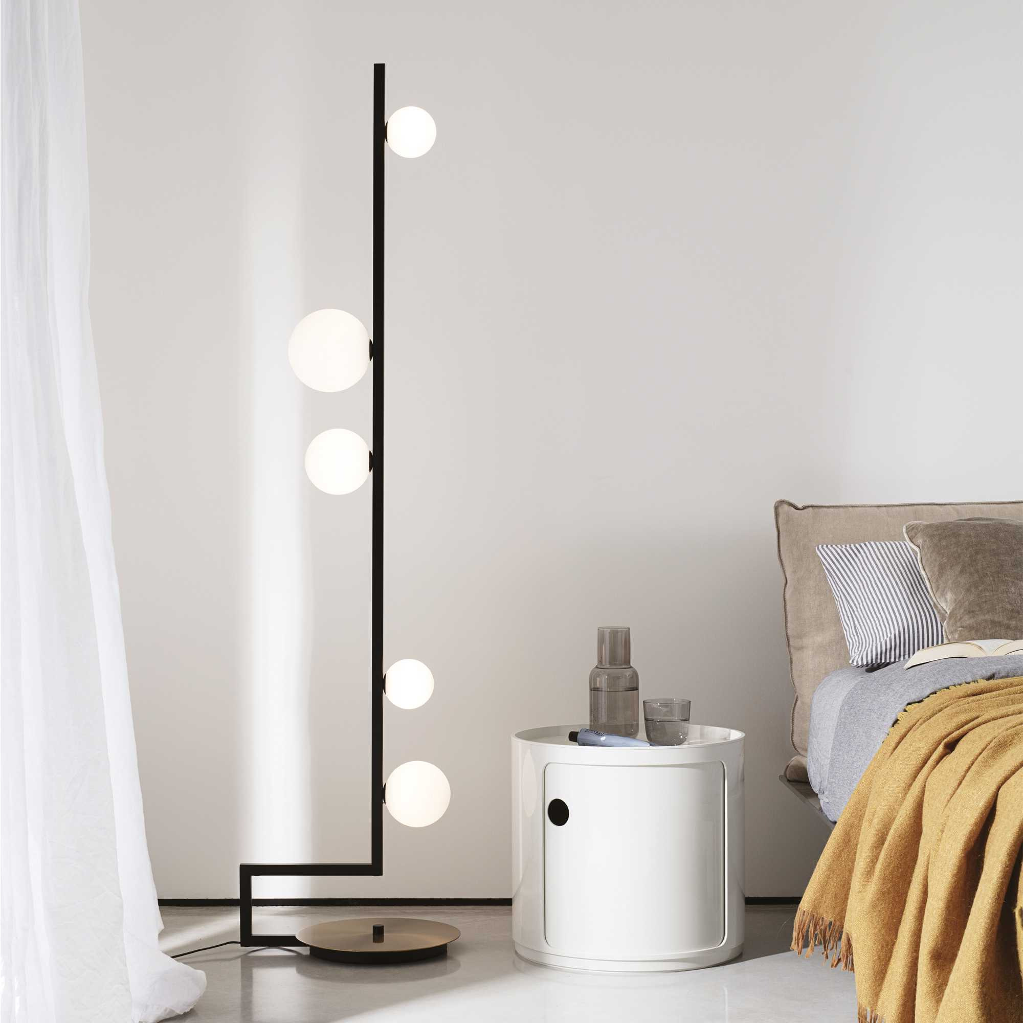 Lampadaire Birds en métal et verre soufflé au design contemporain - Ideal Lux Lampadaire Birds en métal et verre soufflé au design contemporain - Ideal Lux