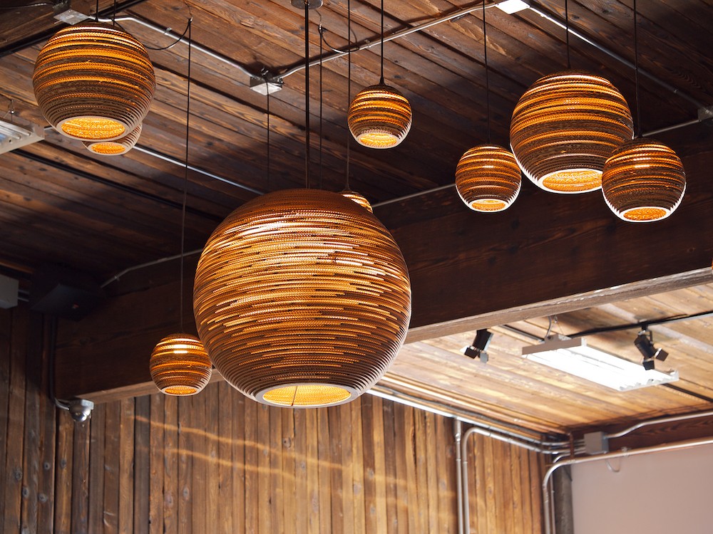 Suspension écologique carton recyclé Moon24 Scraplights ∅61 par Graypants
