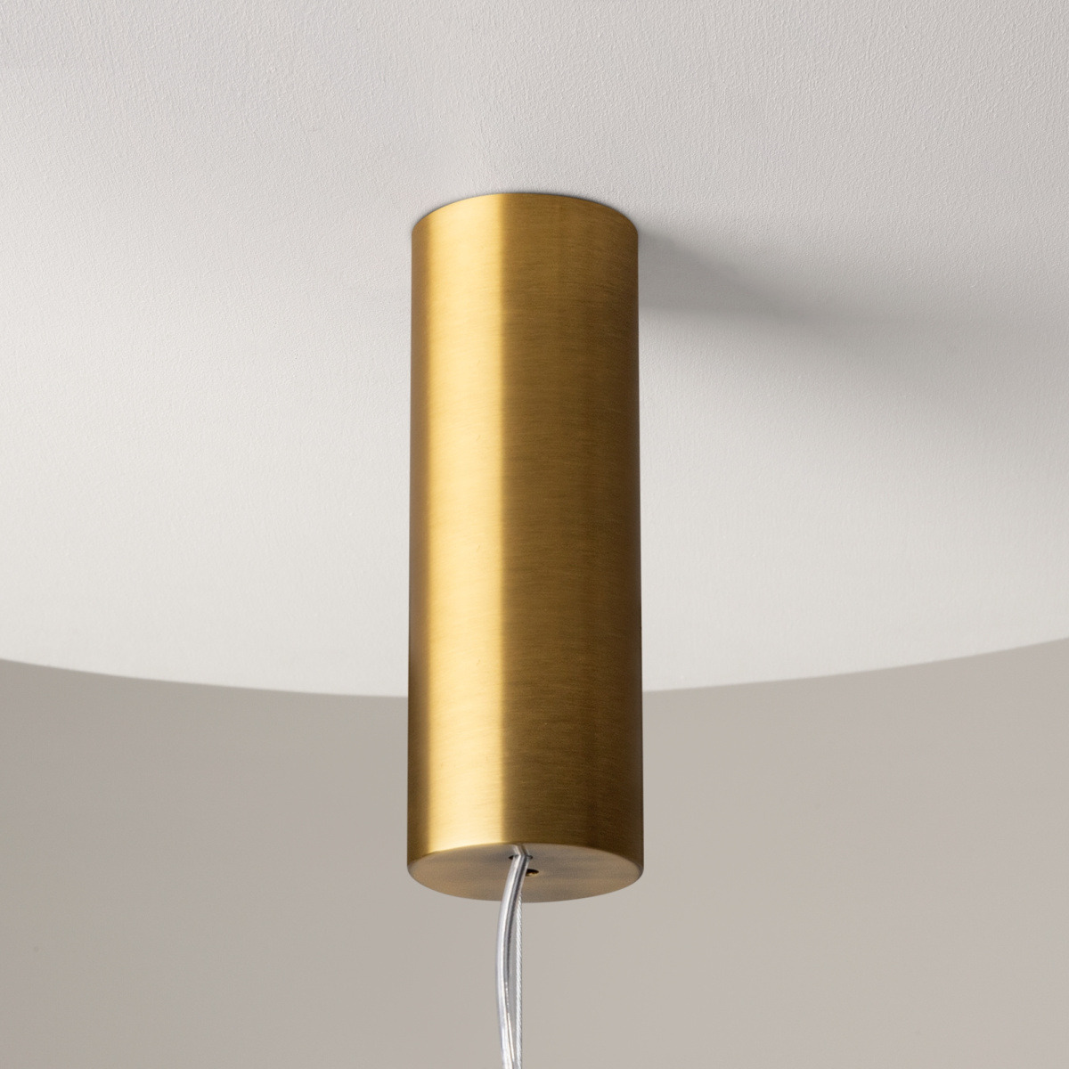 Suspension Cosmo horizontale base en métal avec abat-jour en verre au design contemporain par Maytoni Suspension Cosmo horizontale base en métal avec abat-jour en verre au design contemporain par Maytoni