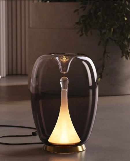 Lampe à poser Splash base en métal avec double abat-jour en verre au design contemporain par Maytoni Lampe à poser Splash base en métal avec double abat-jour en verre au design contemporain par Maytoni
