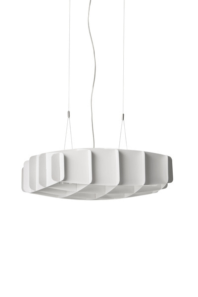 Suspension Ristikko avec base en métal et abat-jour en contreplaqué de bouleau au design contemporain par Pilke Lights Suspension Ristikko avec base en métal et abat-jour en contreplaqué de bouleau au design contemporain par Pilke Lights