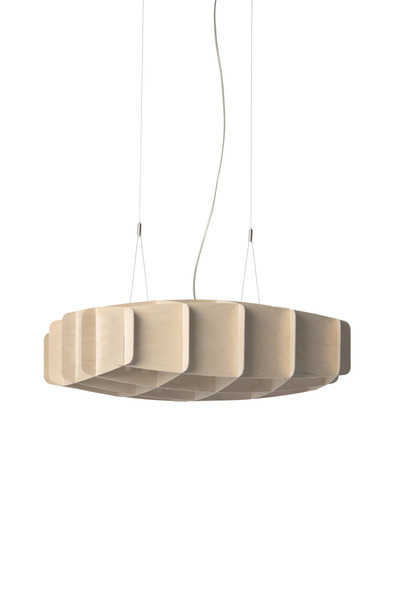 Suspension Ristikko avec base en métal et abat-jour en contreplaqué de bouleau au design contemporain par Pilke Lights Suspension Ristikko avec base en métal et abat-jour en contreplaqué de bouleau au design contemporain par Pilke Lights