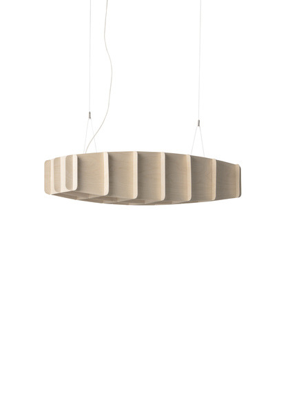 Suspension Ristikko avec base en métal et abat-jour en contreplaqué de bouleau au design contemporain par Pilke Lights Suspension Ristikko avec base en métal et abat-jour en contreplaqué de bouleau au design contemporain par Pilke Lights