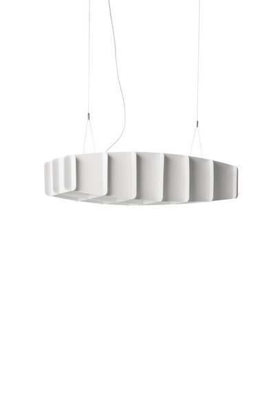 Suspension Ristikko avec base en métal et abat-jour en contreplaqué de bouleau au design contemporain par Pilke Lights Suspension Ristikko avec base en métal et abat-jour en contreplaqué de bouleau au design contemporain par Pilke Lights