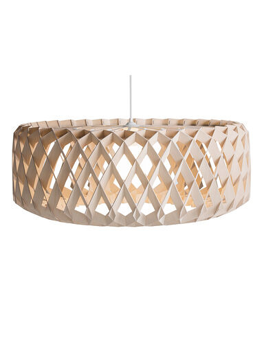 Suspension Signature Ronde avec base en métal et abat-jour en contreplaqué de bouleau au design contemporain par Pilke Lights Suspension Signature Ronde avec base en métal et abat-jour en contreplaqué de bouleau au design contemporain par Pilke Lights