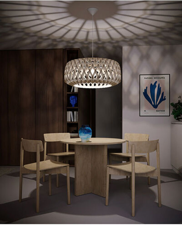 Suspension Signature Ronde avec base en métal et abat-jour en contreplaqué de bouleau au design contemporain par Pilke Lights Suspension Signature Ronde avec base en métal et abat-jour en contreplaqué de bouleau au design contemporain par Pilke Lights