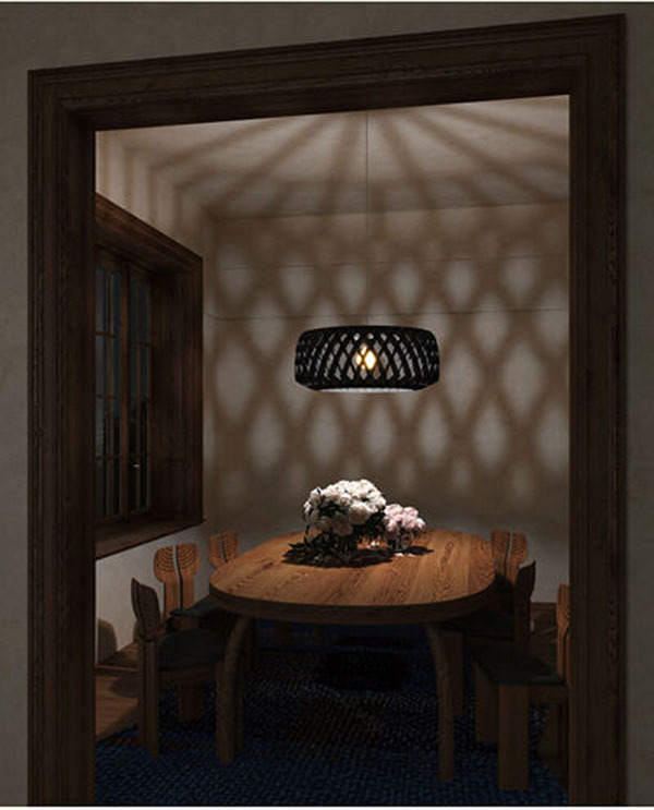 Suspension Signature Ronde avec base en métal et abat-jour en contreplaqué de bouleau au design contemporain par Pilke Lights Suspension Signature Ronde avec base en métal et abat-jour en contreplaqué de bouleau au design contemporain par Pilke Lights
