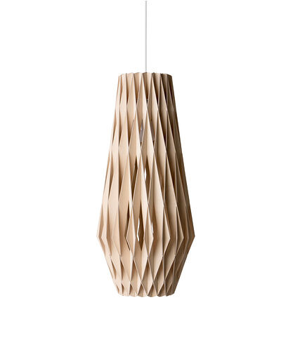 Suspension Signature élancée en métal et abat-jour en contreplaqué de bouleau au design contemporain par Pilke Lights Suspension Signature élancée en métal et abat-jour en contreplaqué de bouleau au design contemporain par Pilke Lights
