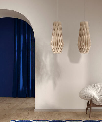 Suspension Signature élancée en métal et abat-jour en contreplaqué de bouleau au design contemporain par Pilke Lights Suspension Signature élancée en métal et abat-jour en contreplaqué de bouleau au design contemporain par Pilke Lights