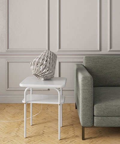 Lampe à poser Signature en forme de cône de pin et abat-jour en contreplaqué de bouleau au design contemporain par Pilke Lights Lampe à poser Signature en forme de cône de pin et abat-jour en contreplaqué de bouleau au design contemporain par Pilke Lights
