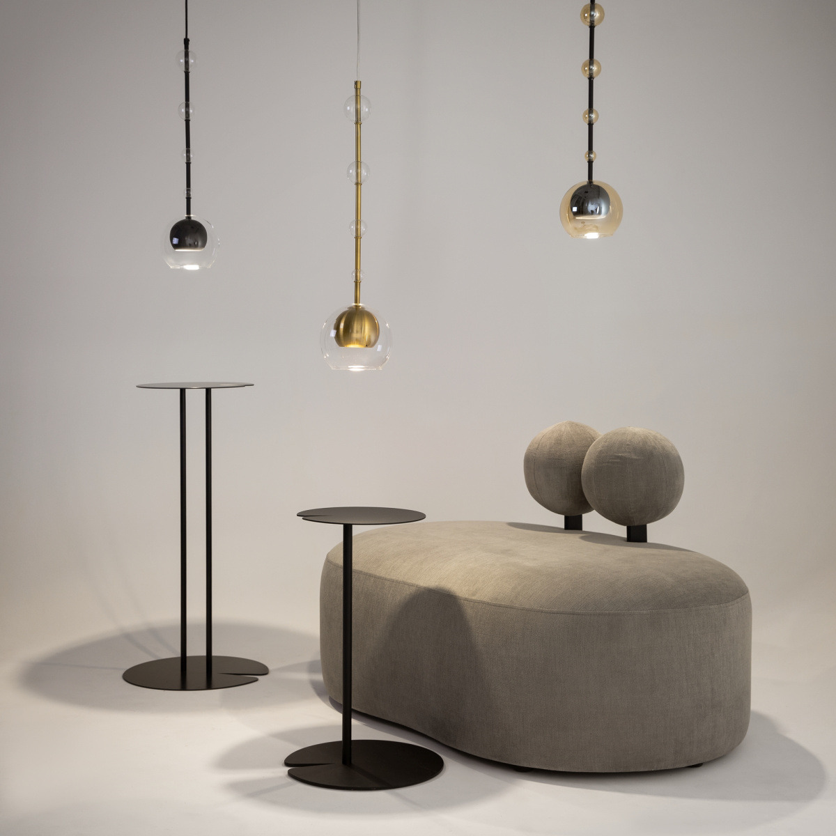 Suspension Ros base en métal et abat-jour en verre au design contemporain par Maytoni Suspension Ros base en métal et abat-jour en verre au design contemporain par Maytoni