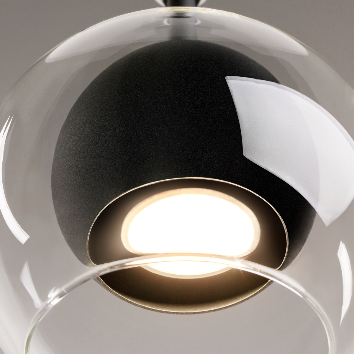 Suspension Ros base en métal et abat-jour en verre au design contemporain par Maytoni Suspension Ros base en métal et abat-jour en verre au design contemporain par Maytoni