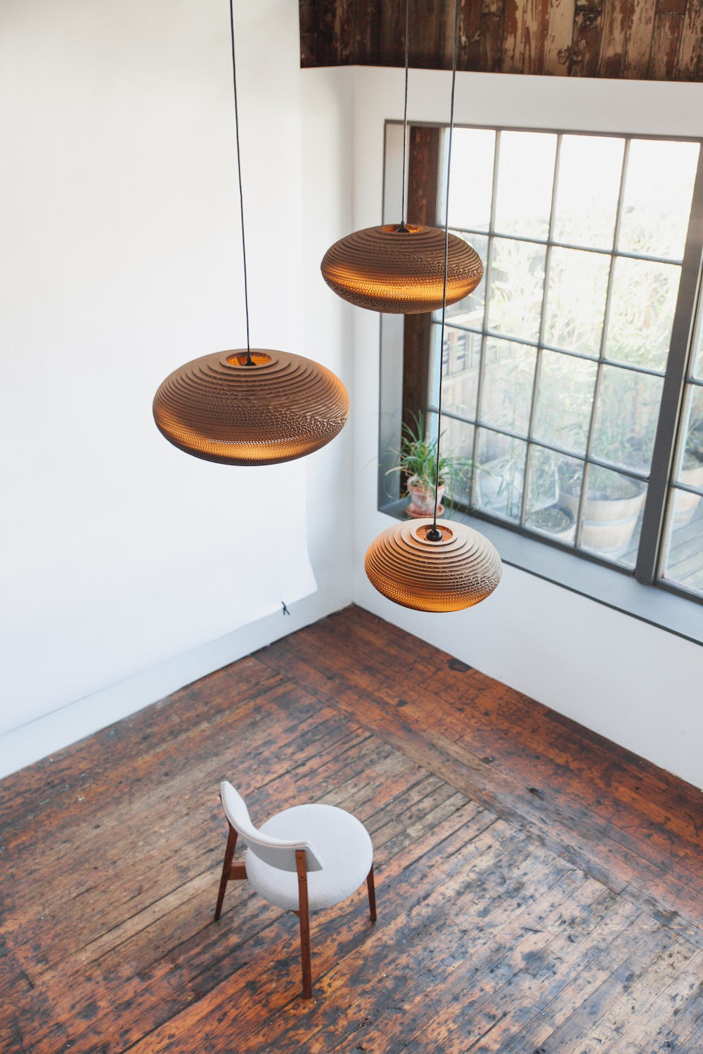 Suspension en carton recyclé Disc16 ∅43 Scraplights par Graypants Suspension en carton recyclé Disc16 ∅43 Scraplights par Graypants