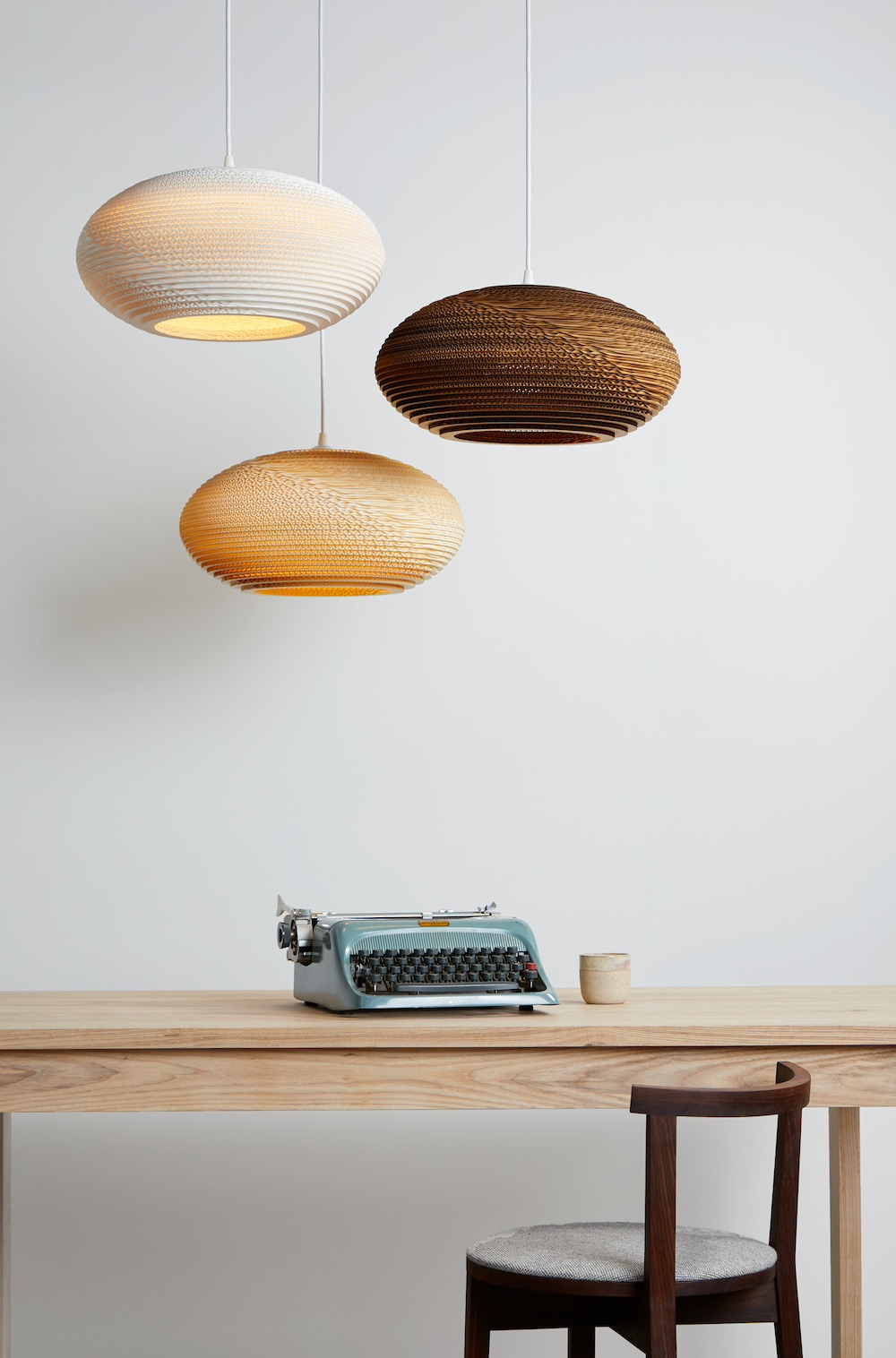 Suspension en carton recyclé Disc16 ∅43 Scraplights par Graypants Suspension en carton recyclé Disc16 ∅43 Scraplights par Graypants
