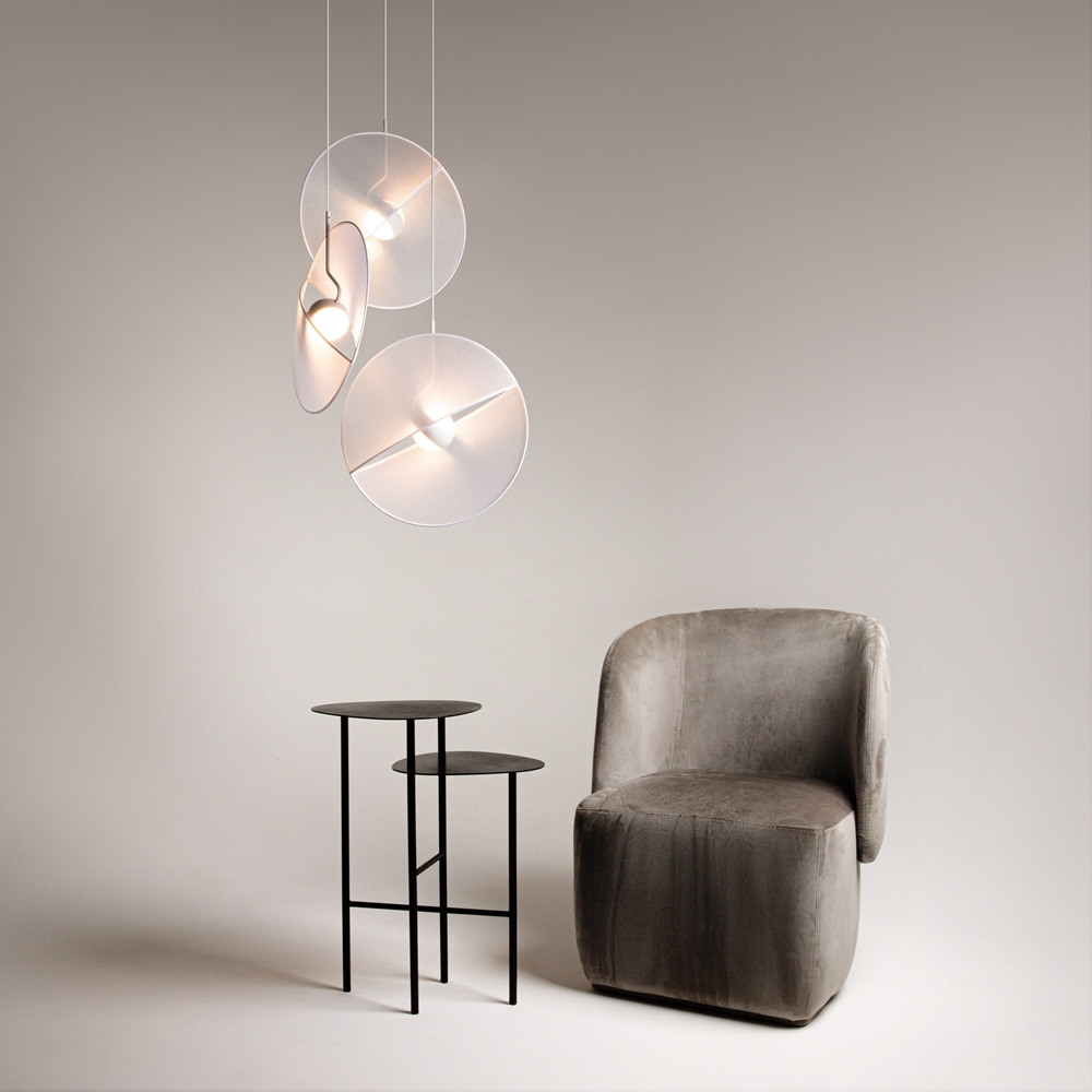 Suspension Reflex Armature et globe en métal et acrylique au design contemporain par Maytoni Suspension Reflex Armature et globe en métal et acrylique au design contemporain par Maytoni