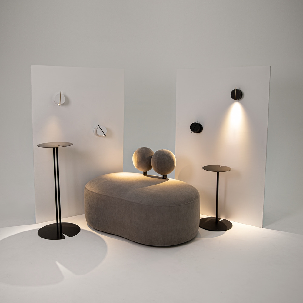 Applique Nuance en aluminium avec tige métallique au design contemporain par Maytoni