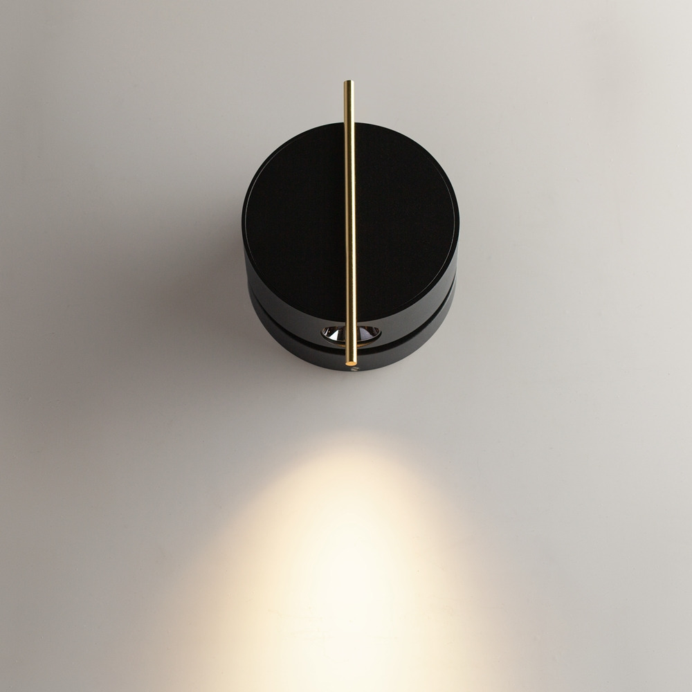Applique Nuance en aluminium avec tige métallique au design contemporain par Maytoni