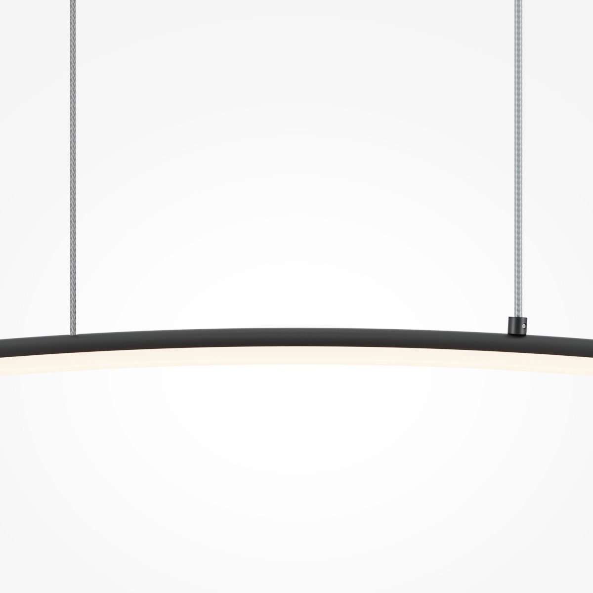Suspension Curve 3 en aluminium avec diffuseur linéaire courbé au design contemporain par Maytoni Suspension Curve 3 en aluminium avec diffuseur linéaire courbé au design contemporain par Maytoni