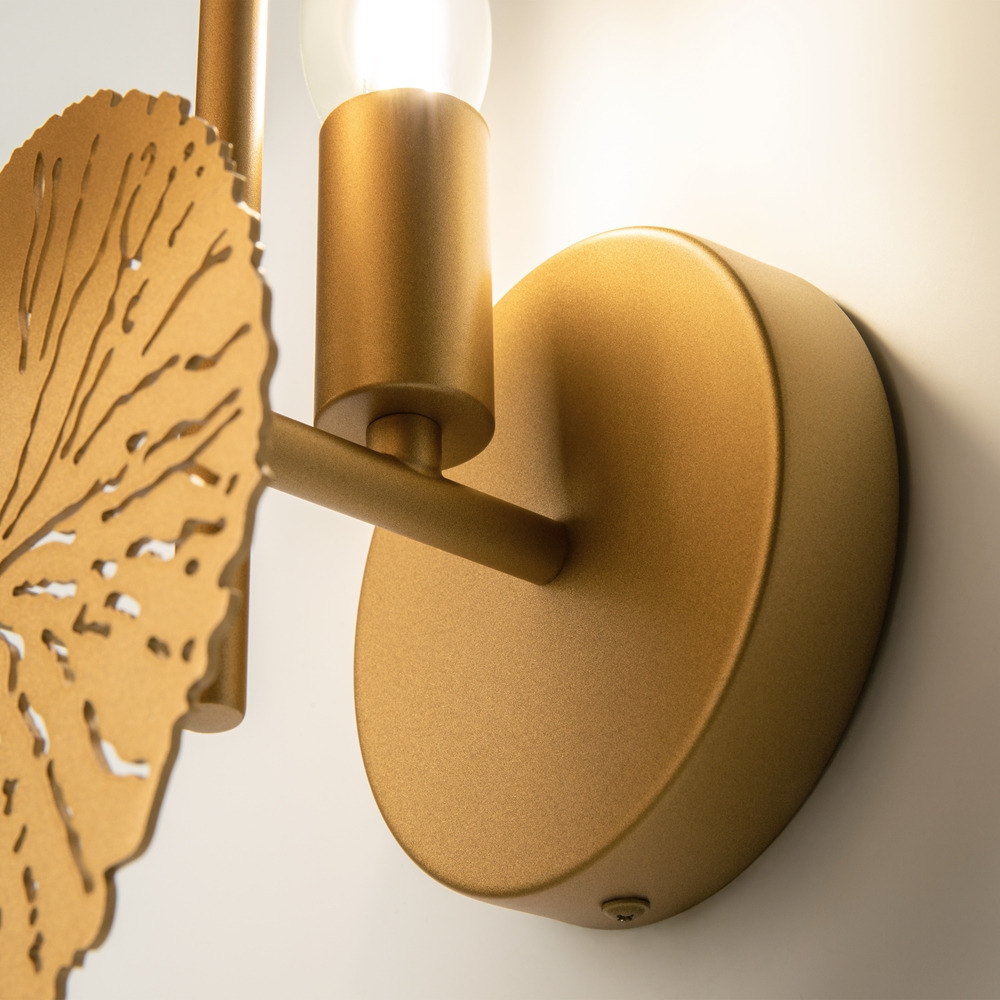 Applique Lovetann armature en métal laiton mat avec décor de disques ajourés au design contemporain par Maytoni Applique Lovetann armature en métal laiton mat avec décor de disques ajourés au design contemporain par Maytoni