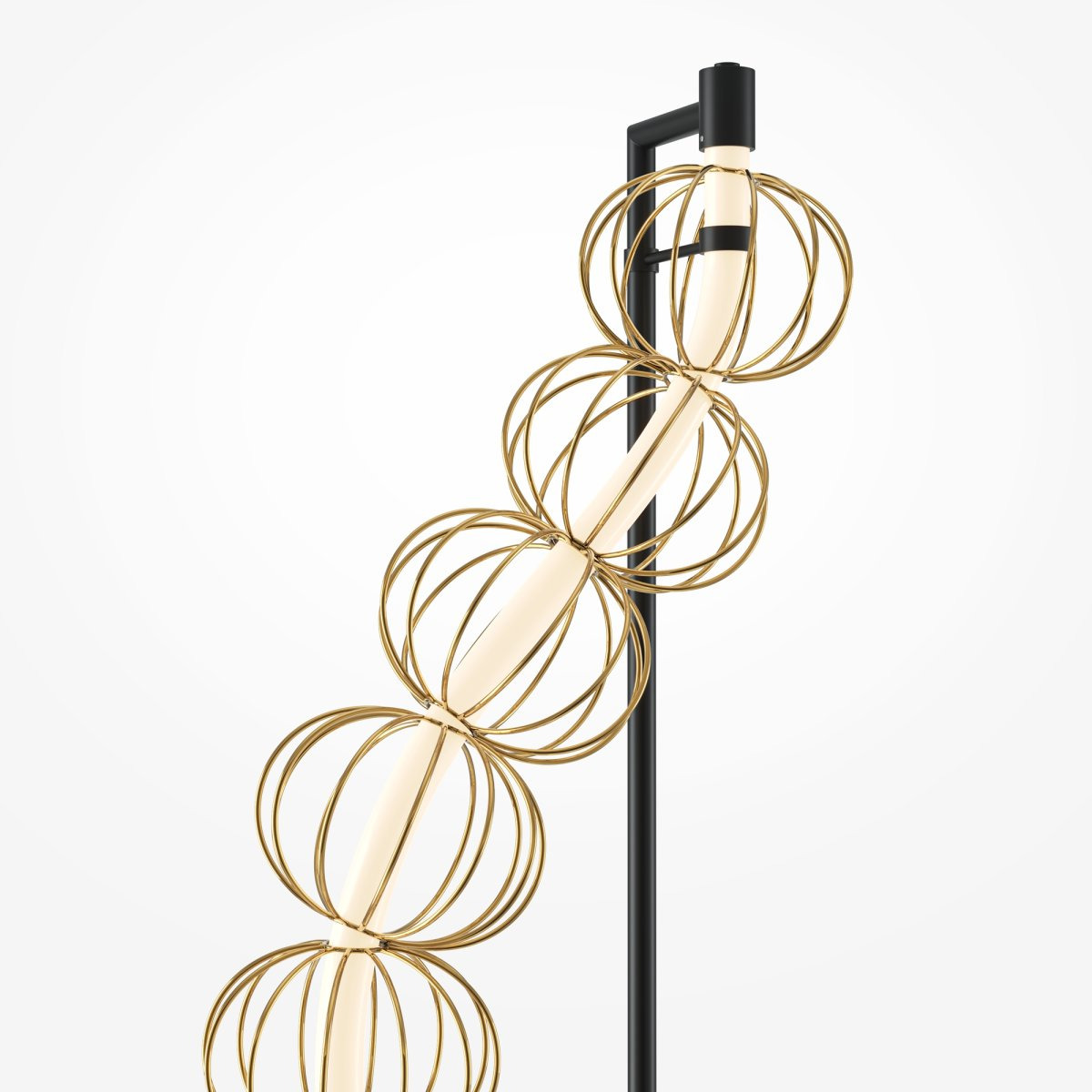 Lampadaire Golden Cage en métal avec diffuseur sphérique et décor en fil de fer au design contemporain par Maytoni Lampadaire Golden Cage en métal avec diffuseur sphérique et décor en fil de fer au design contemporain par Maytoni