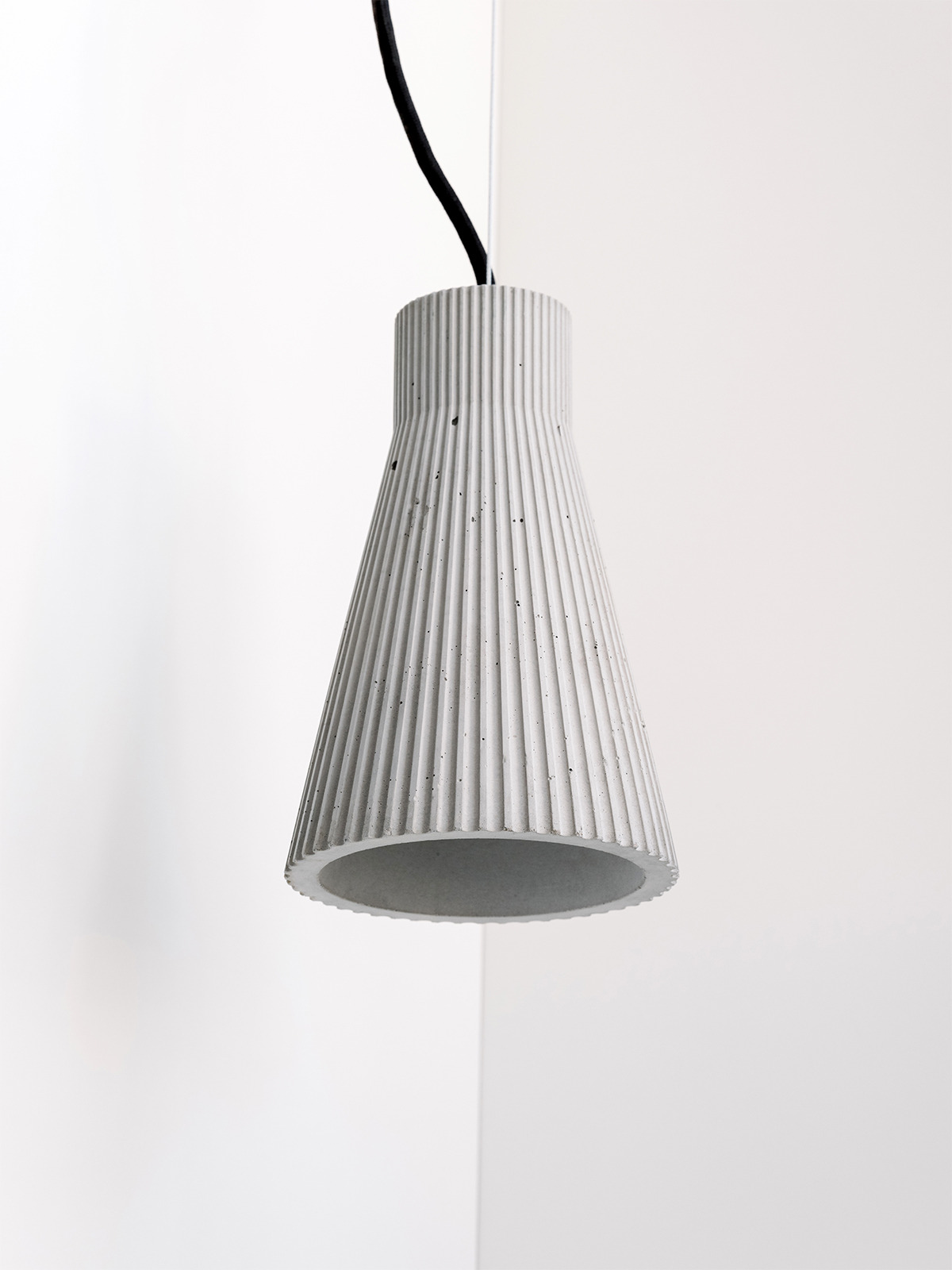 Suspension S1 en béton par Stefan Gant x Gant Lights Suspension S1 en béton par Stefan Gant x Gant Lights
