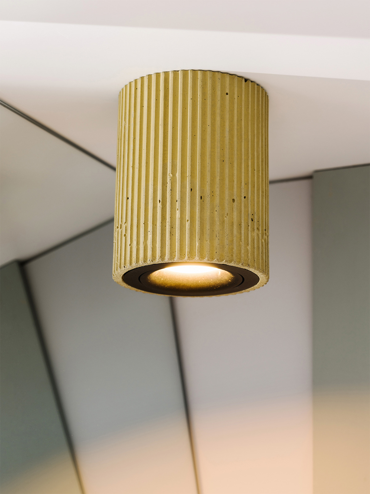 Plafonnier S2 en béton par Stefan Gant x Gant Lights Plafonnier S2 en béton par Stefan Gant x Gant Lights