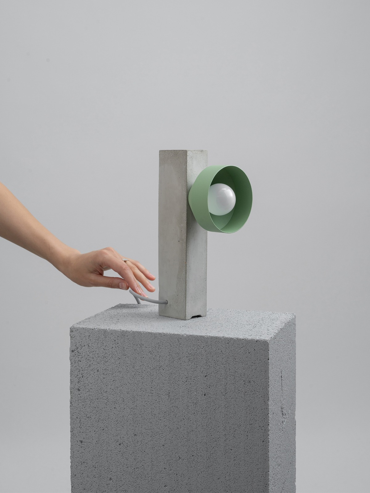 Lampe à poser BLOC en béton par +kouple x Gant Lights Lampe à poser BLOC en béton par +kouple x Gant Lights
