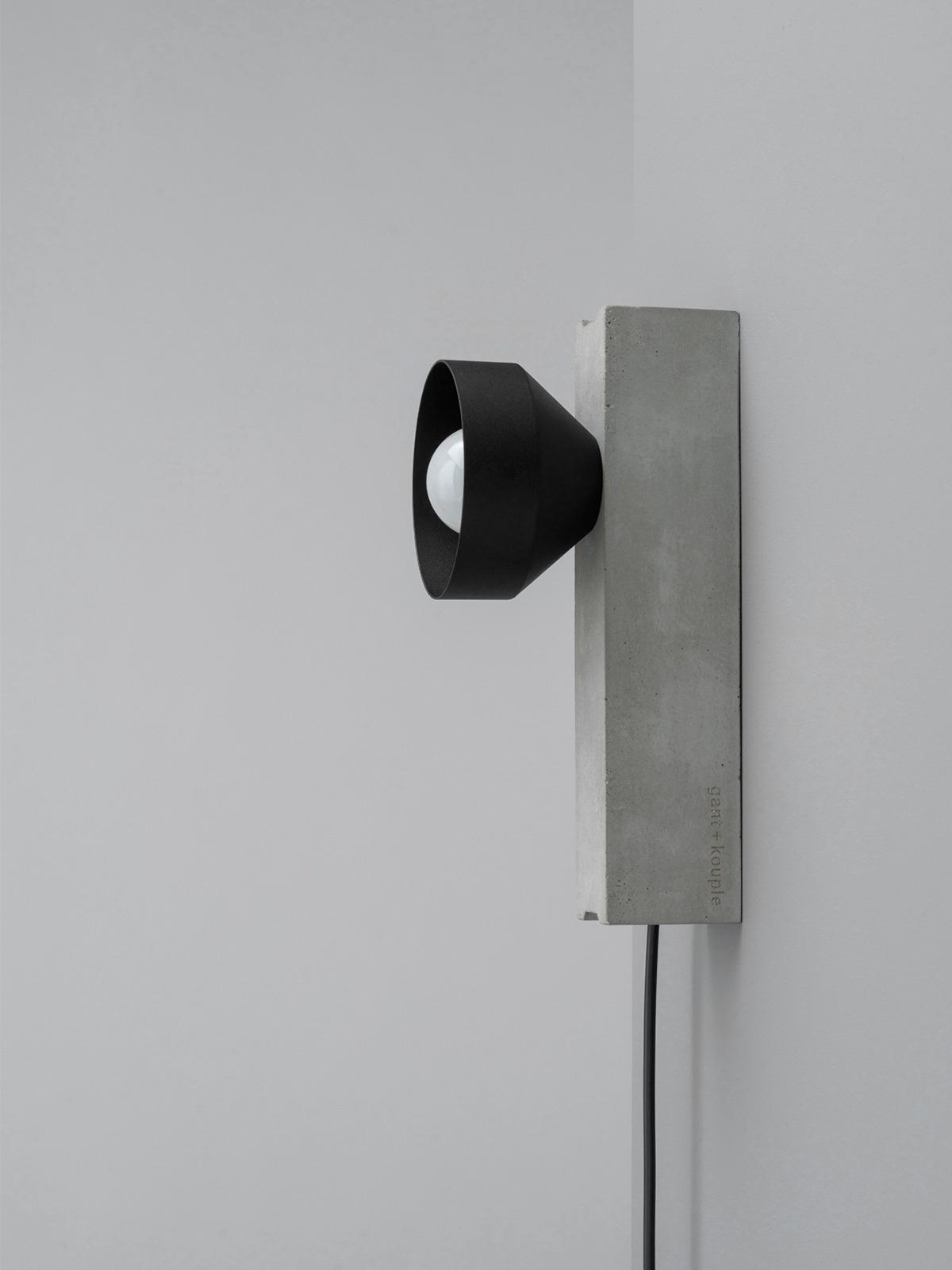 Applique murale BLOC en béton par +kouple x Gant Lights Applique murale BLOC en béton par +kouple x Gant Lights