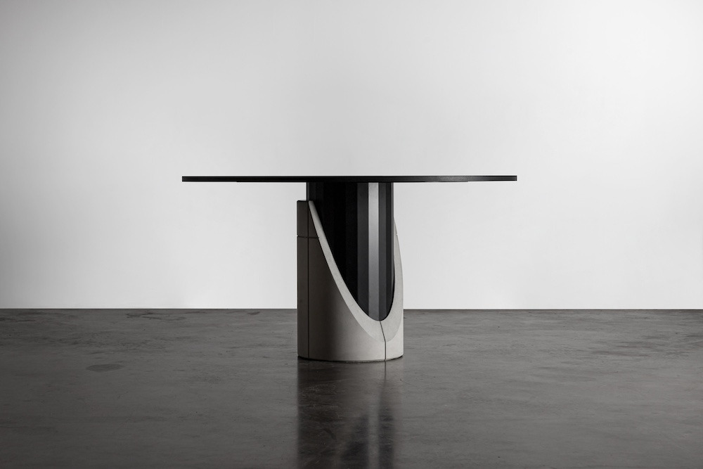 Table Sharp round en béton avec plateau en bois au style industriel par Bertrand Jayr x Lyon Beton Table Sharp round en béton avec plateau en bois au style industriel par Bertrand Jayr x Lyon Beton