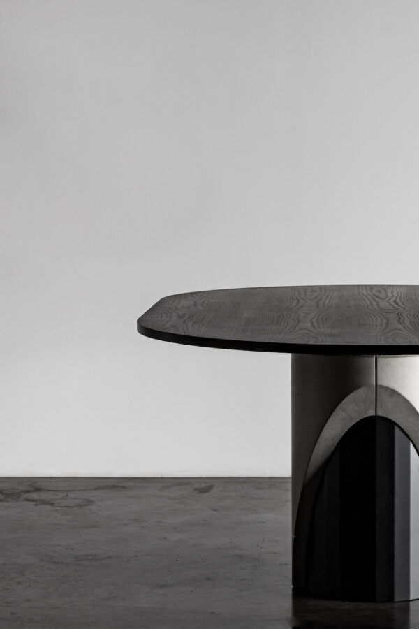 Table Sharp Oblong en béton avec plateau en bois au style industriel par Bertrand Jayr x Lyon Beton