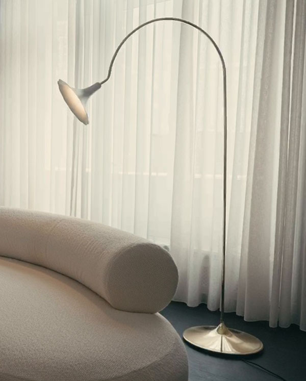 Lampadaire Petalii en métal enduit de poudre au design contemporain par Nika Zupanc x Nuura Lampadaire Petalii en métal enduit de poudre au design contemporain par Nika Zupanc x Nuura