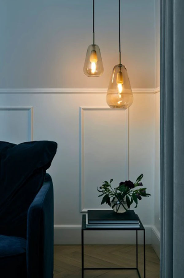 Suspension Anoli 1 Nordic base en métal avec abat-jour en verre au design contemporain par Sofie Refer x Nuura Suspension Anoli 1 Nordic base en métal avec abat-jour en verre au design contemporain par Sofie Refer x Nuura