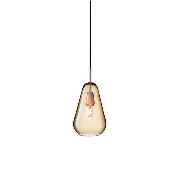 Suspension Anoli 1 Nordic base en métal avec abat-jour en verre au design contemporain par Sofie Refer x Nuura Suspension Anoli 1 Nordic base en métal avec abat-jour en verre au design contemporain par Sofie Refer x Nuura