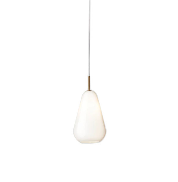 Suspension Anoli 1 Nordic base en métal avec abat-jour en verre au design contemporain par Sofie Refer x Nuura Suspension Anoli 1 Nordic base en métal avec abat-jour en verre au design contemporain par Sofie Refer x Nuura