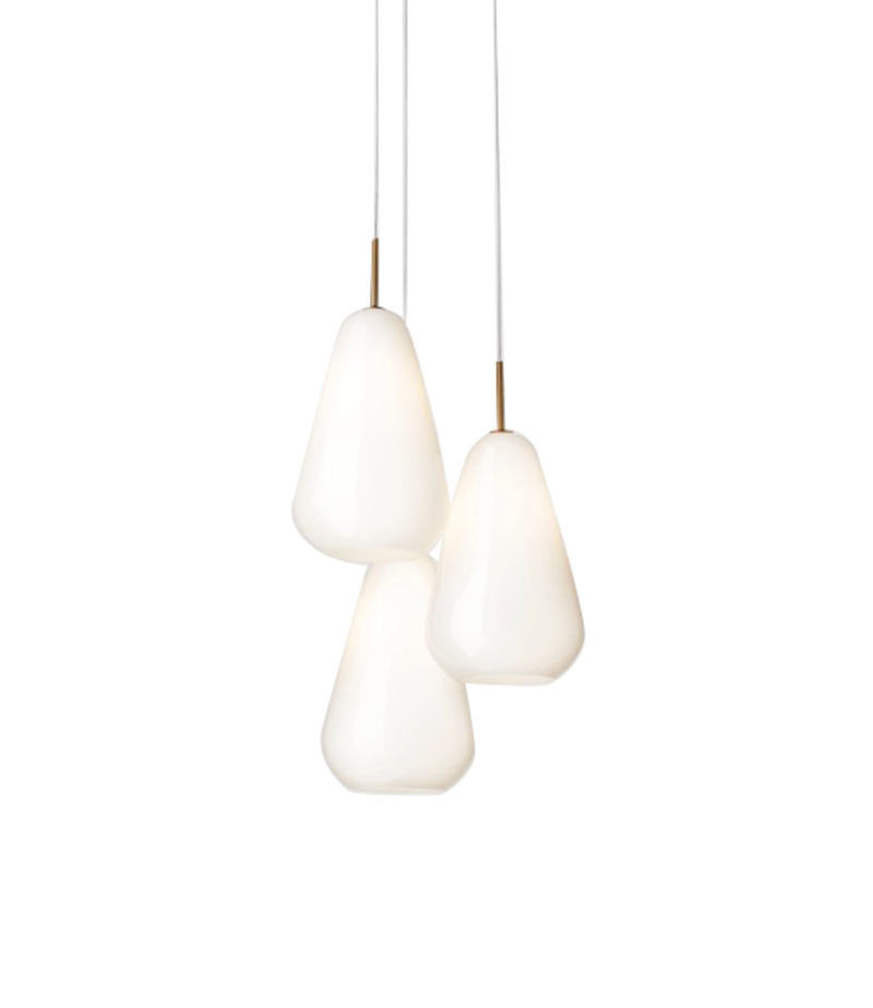 Suspension Anoli Nordic en série base en métal avec abat-jour en verre au design contemporain par Sofie Refer x Nuura