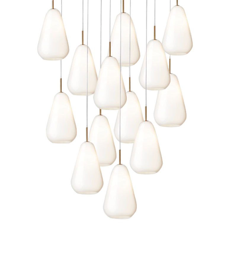 Suspension Anoli Nordic en série base en métal avec abat-jour en verre au design contemporain par Sofie Refer x Nuura Suspension Anoli Nordic en série base en métal avec abat-jour en verre au design contemporain par Sofie Refer x Nuura
