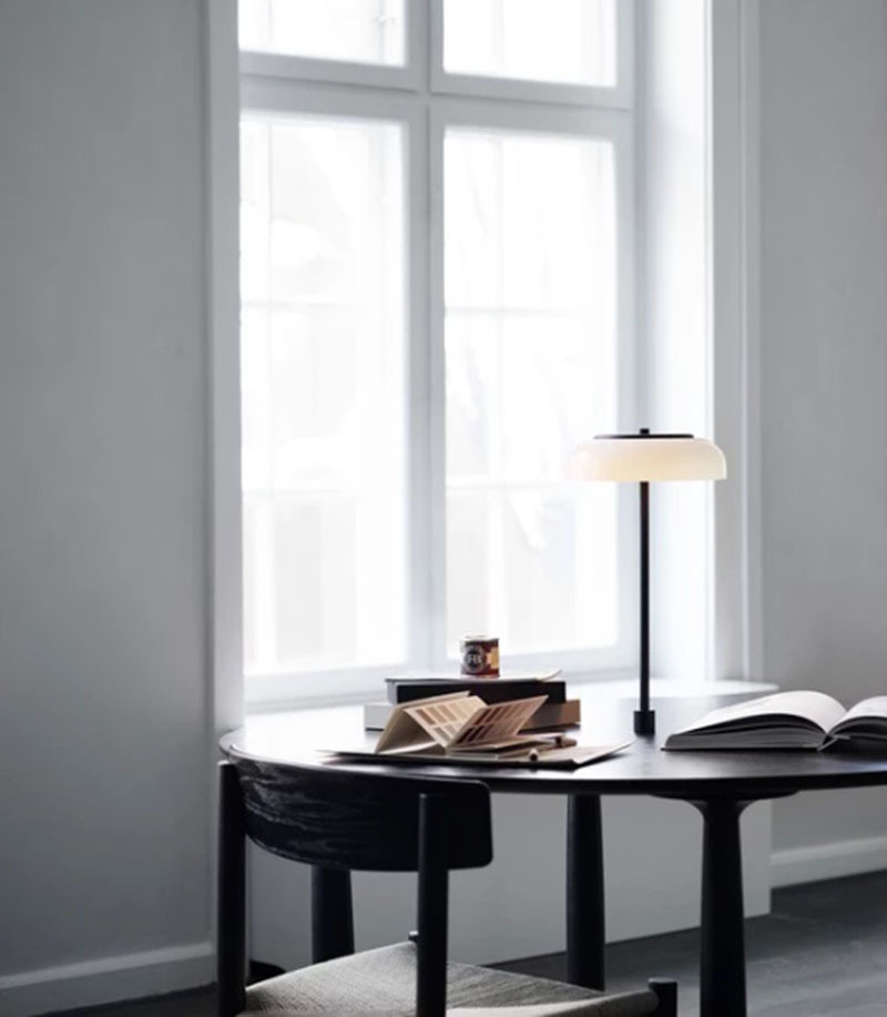 Lampe à poser encastrée Blossi base en métal au design contemporain par Sofie Refer x Nuura Lampe à poser encastrée Blossi base en métal au design contemporain par Sofie Refer x Nuura