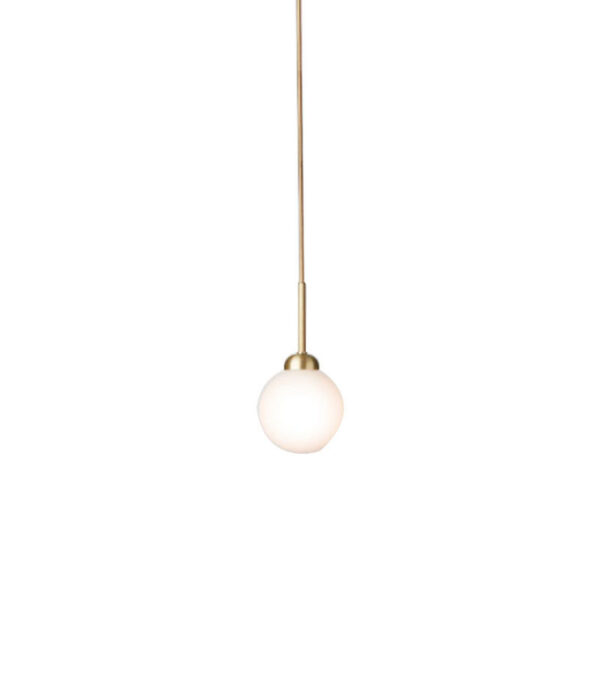 Suspension Apiales 1 tige en métal avec abat-jour en verre opale blanc au design contemporain par Sofie Refer x Nuura