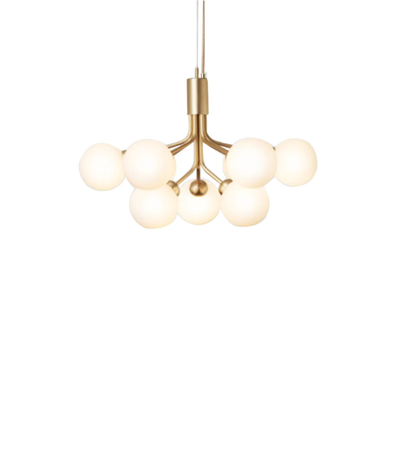 Suspension Apiales base en métal avec abat-jour Opal de taille variable au design contemporain par Sofie Refer x Nuura Suspension Apiales base en métal avec abat-jour Opal de taille variable au design contemporain par Sofie Refer x Nuura