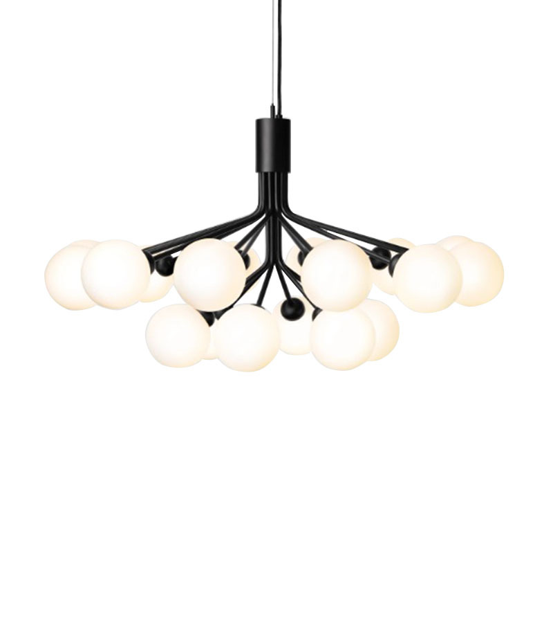 Suspension Apiales base en métal avec abat-jour Opal de taille variable au design contemporain par Sofie Refer x Nuura Suspension Apiales base en métal avec abat-jour Opal de taille variable au design contemporain par Sofie Refer x Nuura
