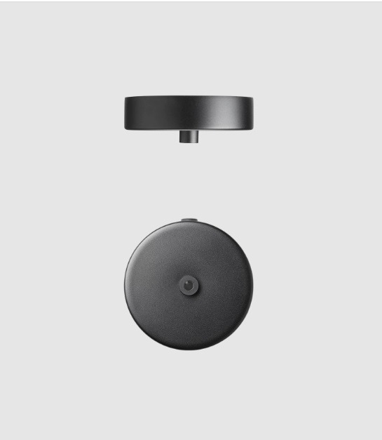 Suspension Apiales base en métal avec abat-jour Opal de taille variable au design contemporain par Sofie Refer x Nuura Suspension Apiales base en métal avec abat-jour Opal de taille variable au design contemporain par Sofie Refer x Nuura
