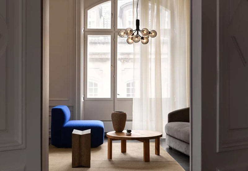 Suspension Apiales base en métal avec abat-jour ombellifères au design contemporain par Sofie Refer x Nuura Suspension Apiales base en métal avec abat-jour ombellifères au design contemporain par Sofie Refer x Nuura