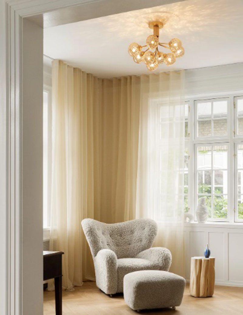 Plafonnier Apiales base en métal avec abat-jour en verre ombellifères au design contemporain par Sofie Refer x Nuura Plafonnier Apiales base en métal avec abat-jour en verre ombellifères au design contemporain par Sofie Refer x Nuura