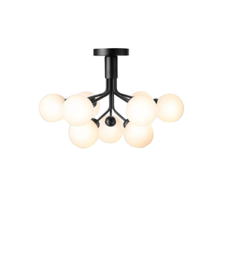 Plafonnier Apiales base en métal avec abat-jour en verre opale blanc au design contemporain par Sofie Refer x Nuura Plafonnier Apiales base en métal avec abat-jour en verre opale blanc au design contemporain par Sofie Refer x Nuura